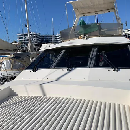 Hotel en barco Barco