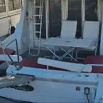Barco Hotel en barco *